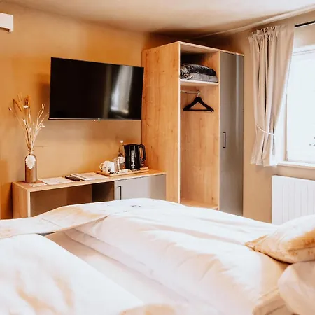 Schmuckers Ferienstube Apartamento *